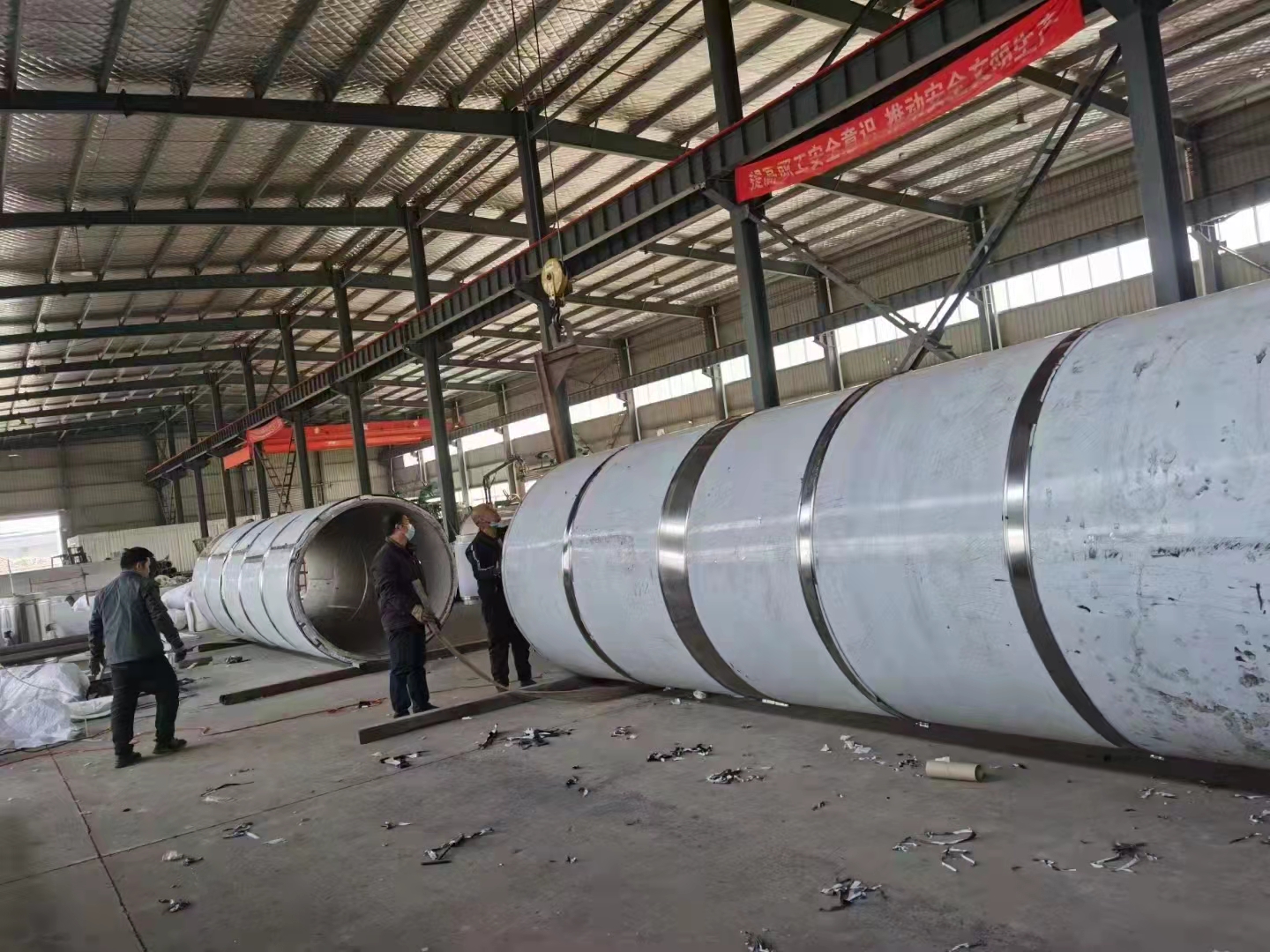 陜西藍(lán)旭環(huán)境工程有限公司是一家加工及生產(chǎn)不銹鋼煙囪/污衣井管道的公司